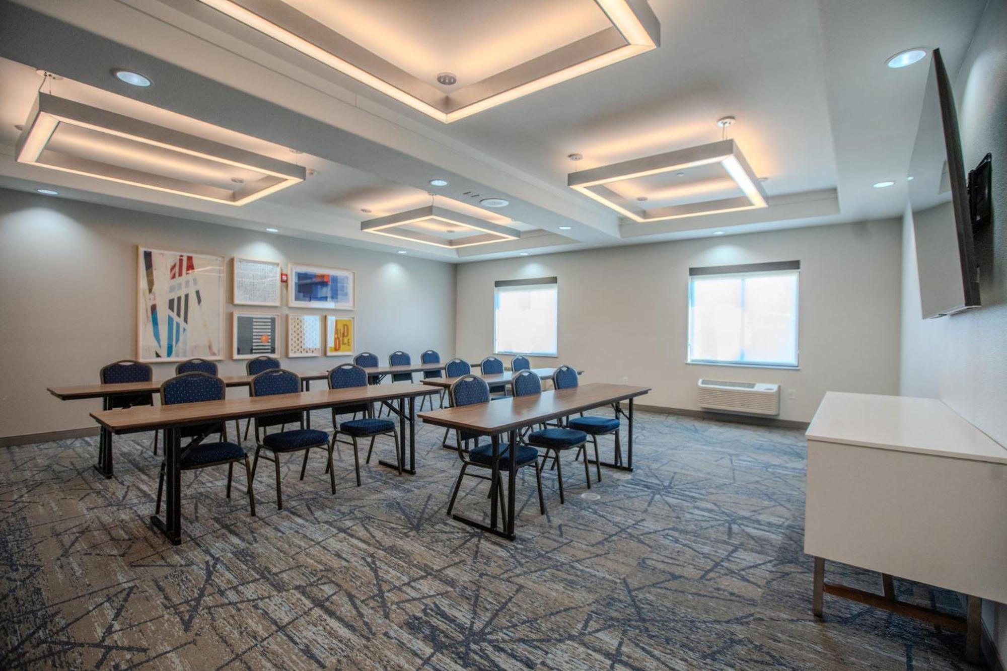 Holiday Inn Express & Suites Cleveland By Ihg Exterior foto