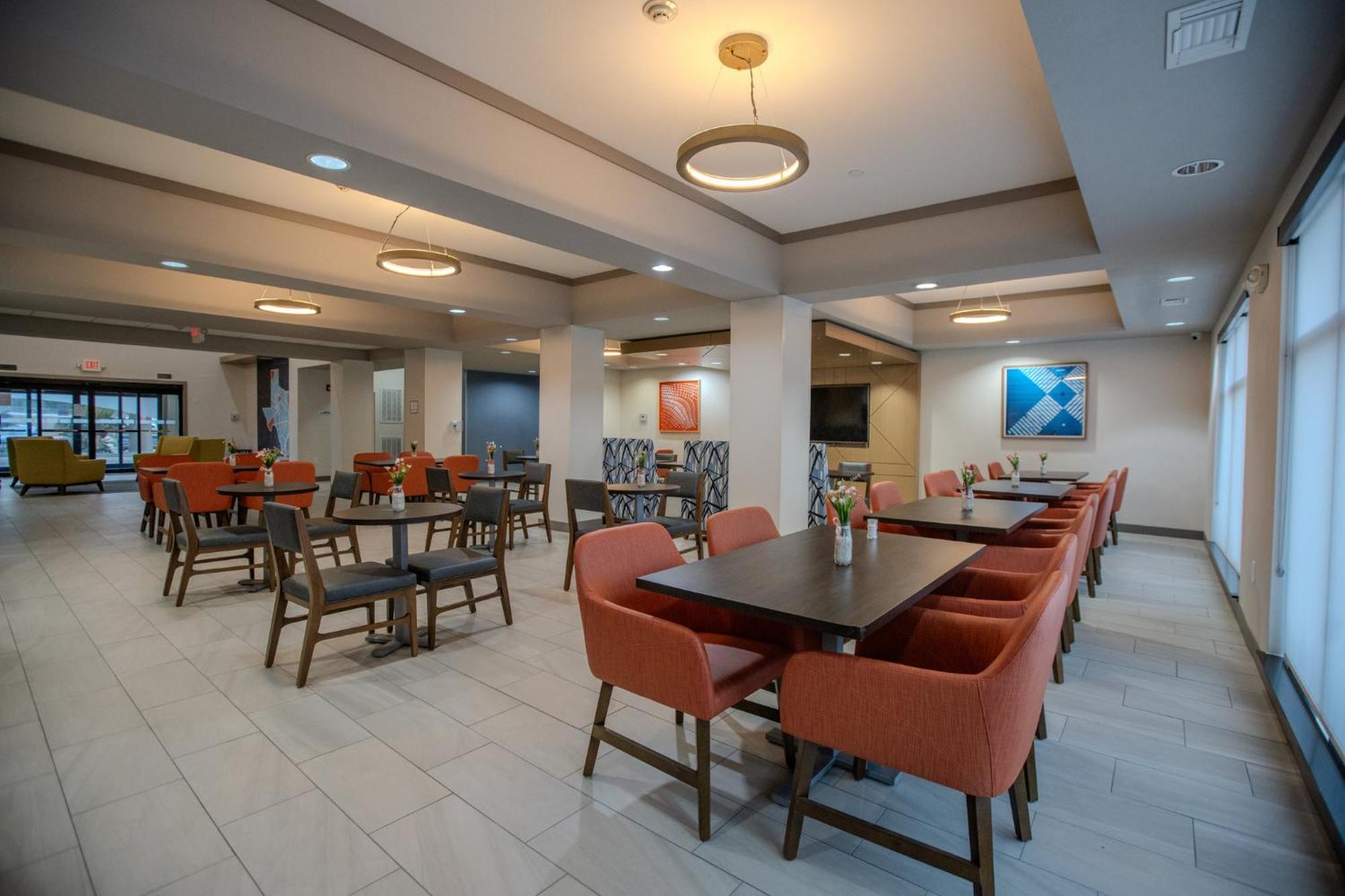 Holiday Inn Express & Suites Cleveland By Ihg Exterior foto