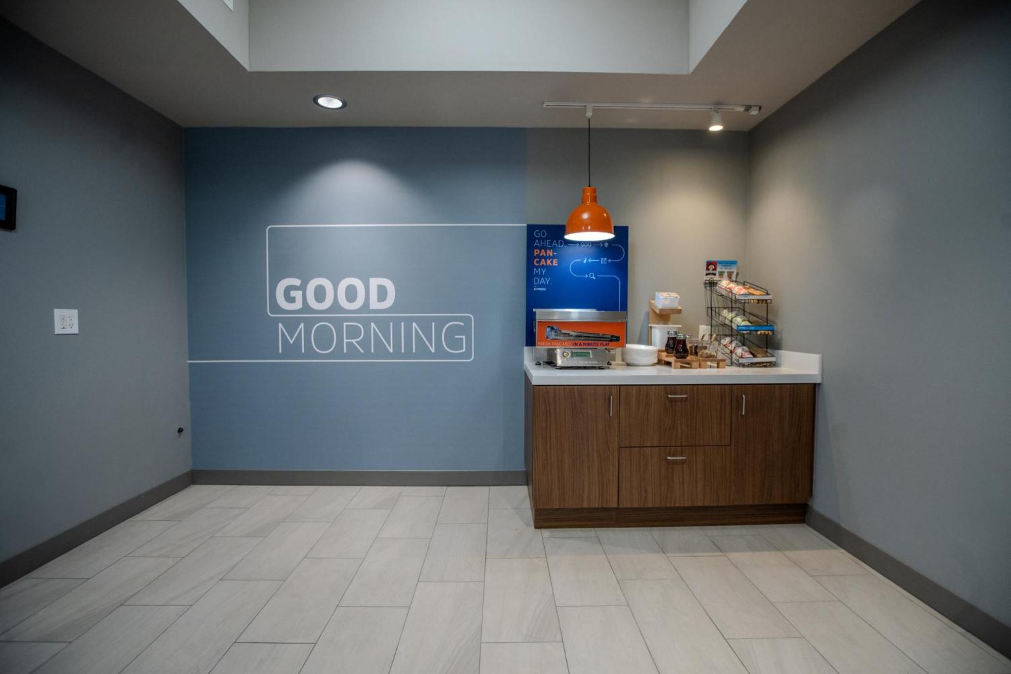 Holiday Inn Express & Suites Cleveland By Ihg Exterior foto